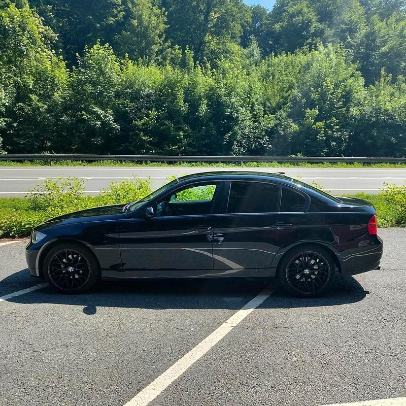 Gebraucht BMW 318 129 PS (94 kW) 2006 Schwarz Limousine