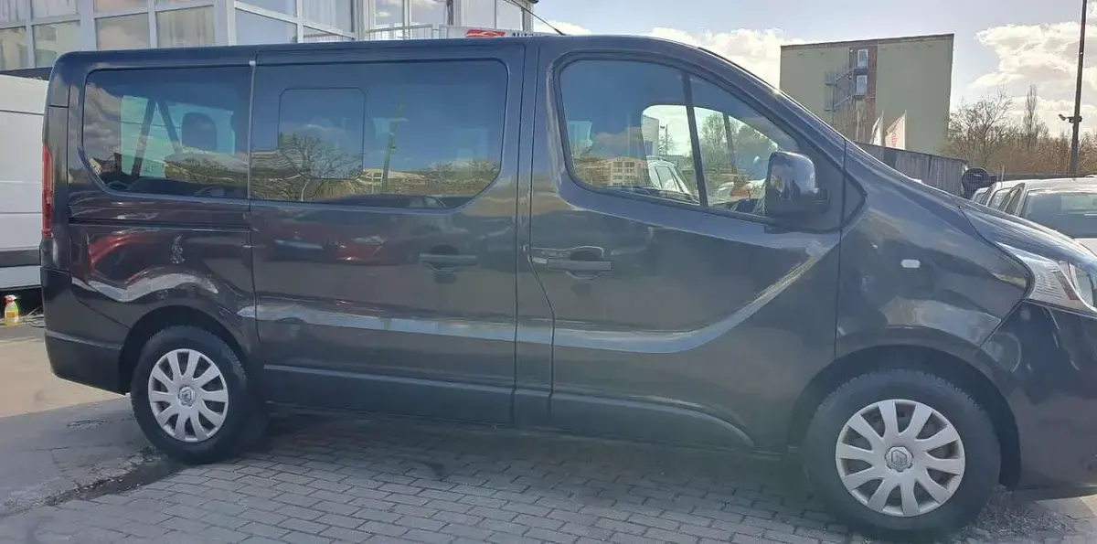 Gebraucht Renault Trafic Expression 125 PS (91 kW) 2016 Schwarz midnight Van / Kleinbus