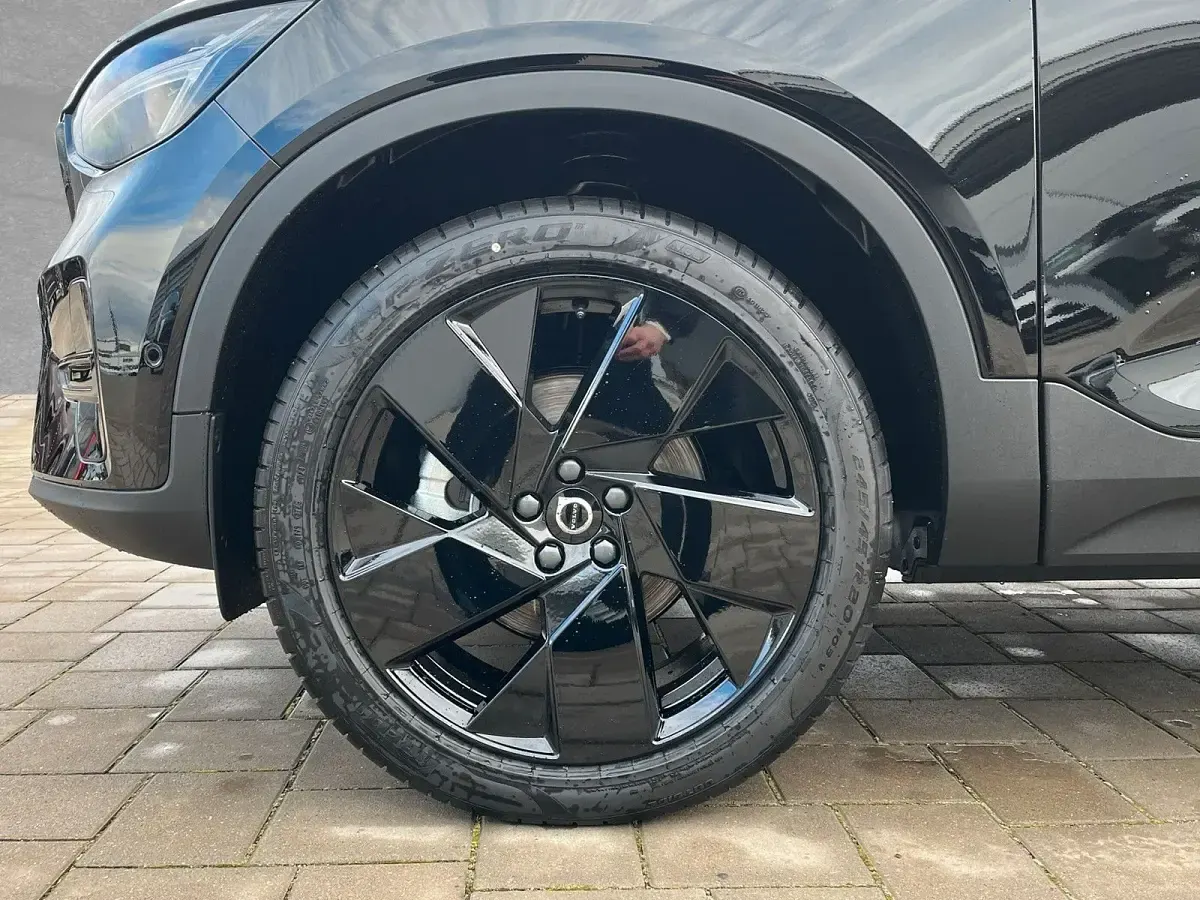 Gebraucht Volvo XC40 Plus 163 PS (119 kW) 2025 Onyx schwarz SUV