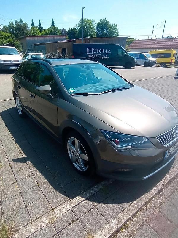 Braun Gebraucht 2016 Seat Leon X-Perience Kombi | 13.000 € (Etwas zu teuer) - Bild 1/4
