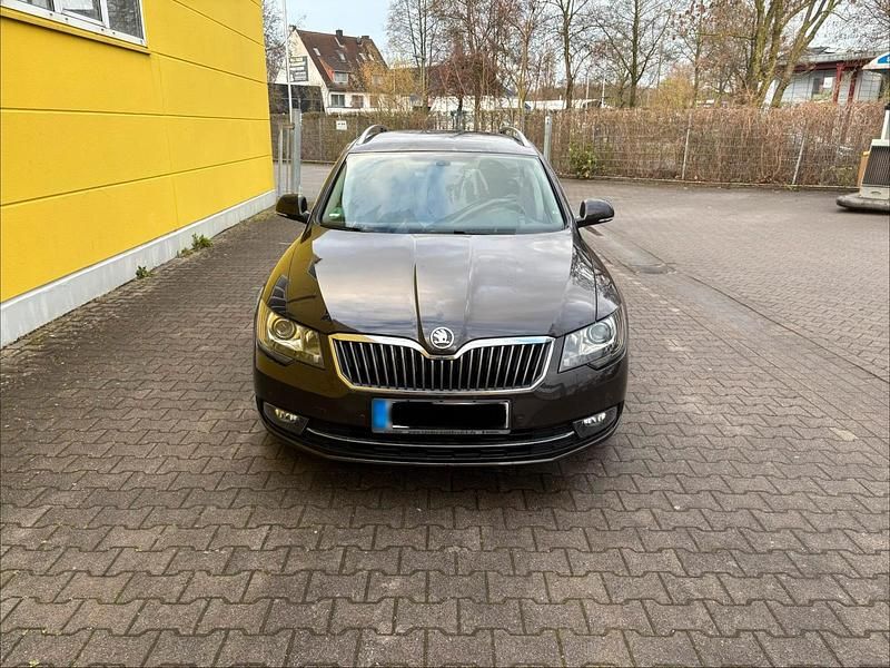 Gebraucht Skoda Superb 170 PS (125 kW) 2014 Braun Kombi