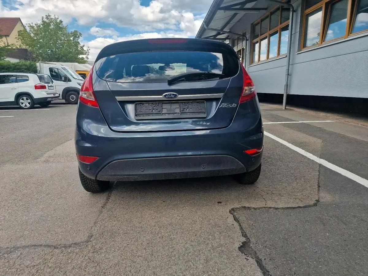 Gebraucht Ford Fiesta 120 PS (88 kW) 2011 Grau Limousine