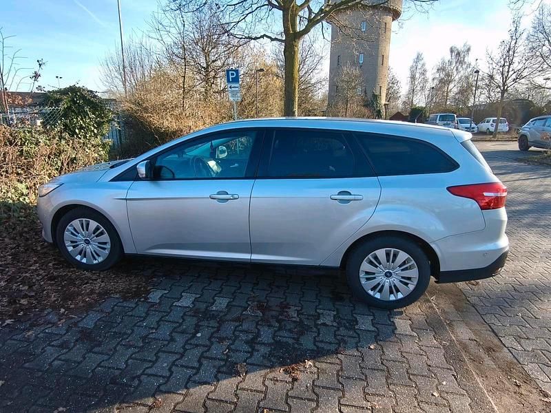 Gebraucht Ford Focus Business Edition 120 PS (88 kW) 2016 Silber Kombi