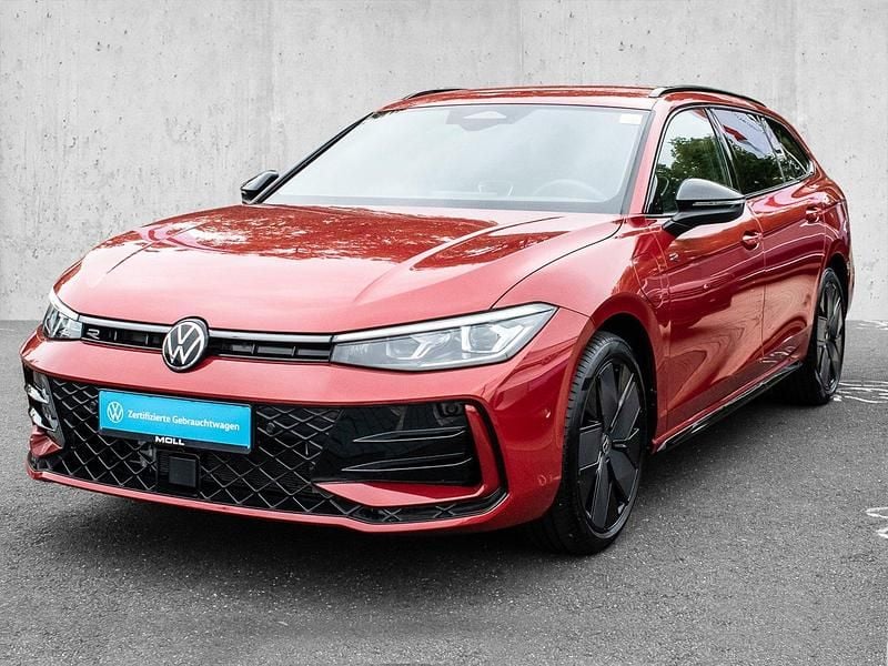 Gebraucht VW Passat R-line 177 PS (130 kW) 2025 Chilirot metallic Kombi