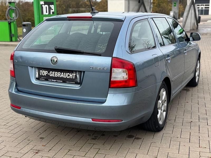 Gebraucht Skoda Octavia Ambiente 122 PS (89 kW) 2009 Blau Kombi