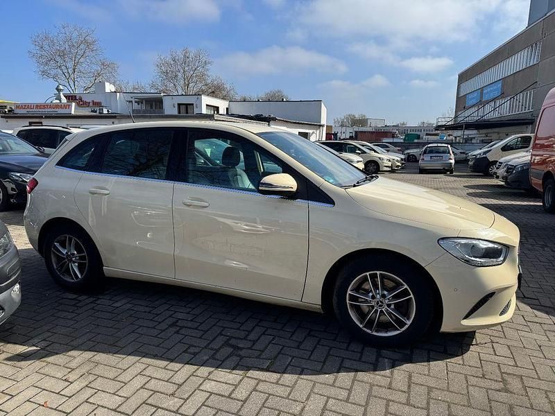 Gebraucht Mercedes B200 150 PS (110 kW) 2019 Beige Van / Kleinbus