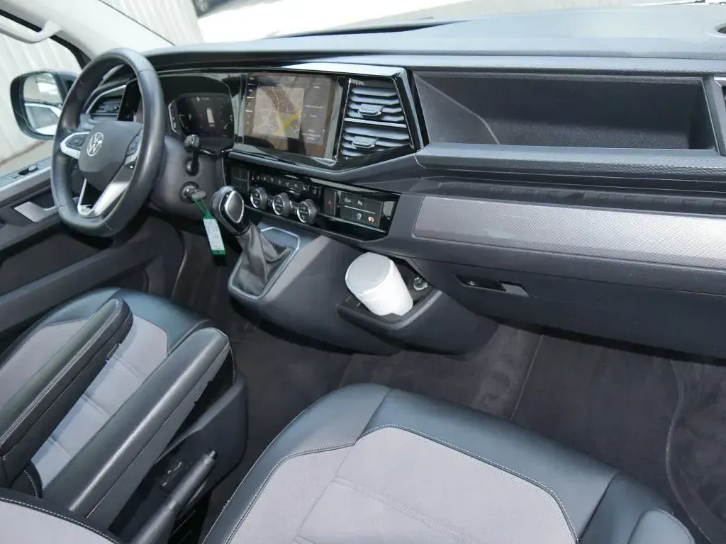 Gebraucht VW Multivan Generation Six 150 PS (110 kW) 2022 Pure grey Van / Kleinbus