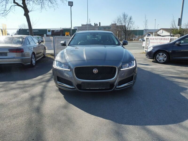 Gebraucht Jaguar XF Prestige 180 PS (132 kW) 2018 Corris grey Limousine