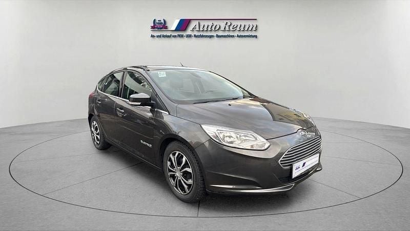 Gebraucht Ford Focus 106 kW (145 PS) 2018 Grau Limousine