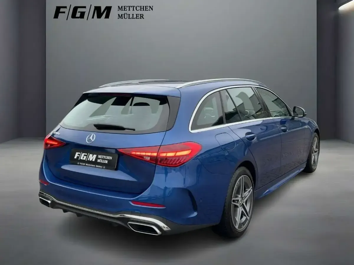 Gebraucht Mercedes C300e AMG line 313 PS (230 kW) 2024 Metalliclack spektralblau Kombi