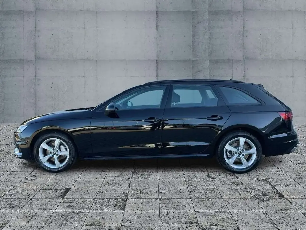 Second-hand Audi A4 Advanced 204 CP (150 kW) 2022 Negru Break