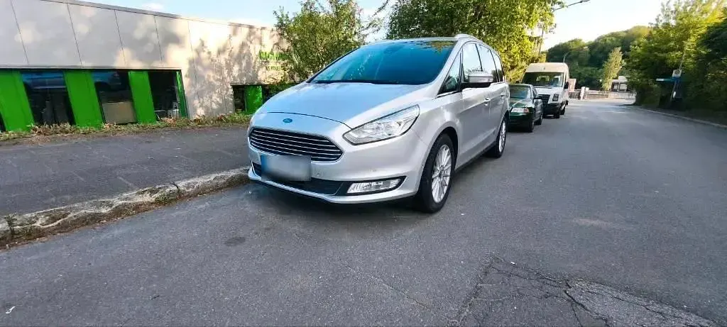 Gebraucht Ford Galaxy 150 PS (110 kW) 2018 Silber Van / Kleinbus