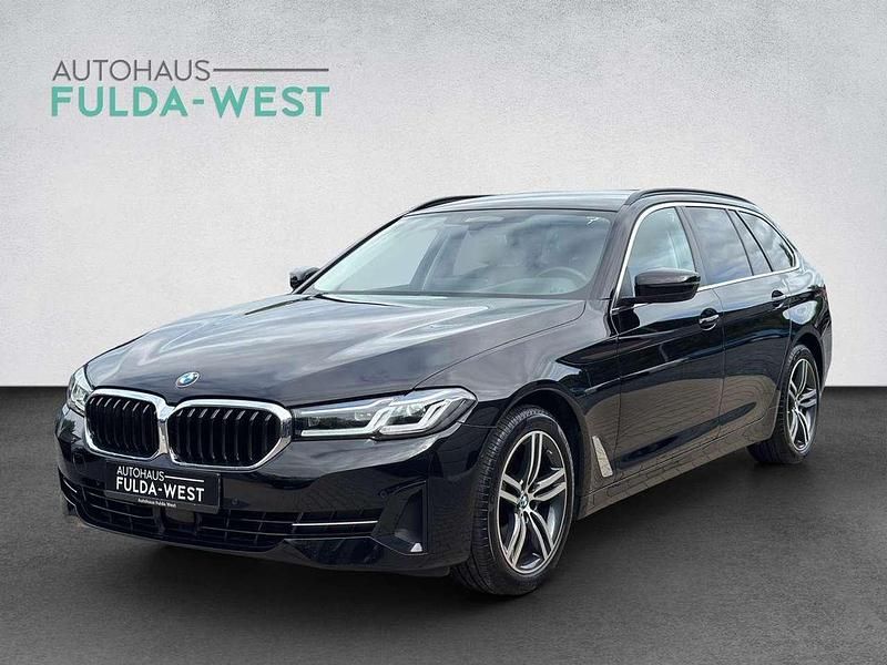 Schwarz ii Gebraucht 2021 BMW 520 Kombi | 32.440 € (Guter Preis) - Bild 1/4