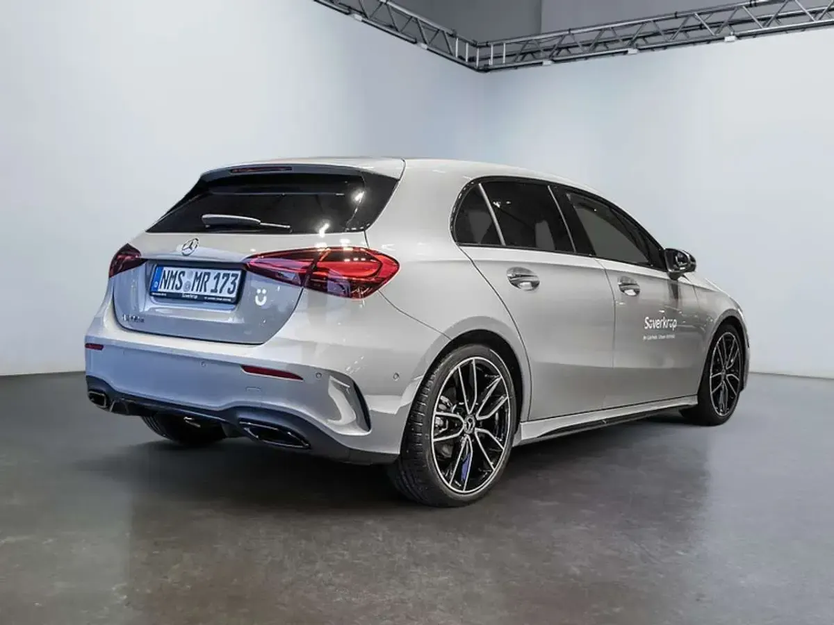 Gebraucht Mercedes A200 AMG 150 PS (110 kW) 2026 Manufaktur lack manufaktur alp Limousine