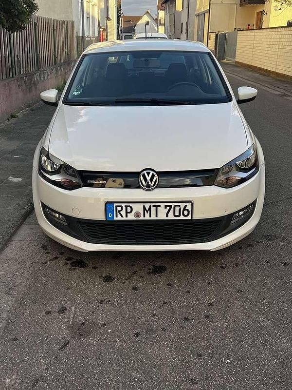 Weiß Gebraucht 2011 VW Polo Limousine | 4.500 € (Guter Preis) - Bild 1/4