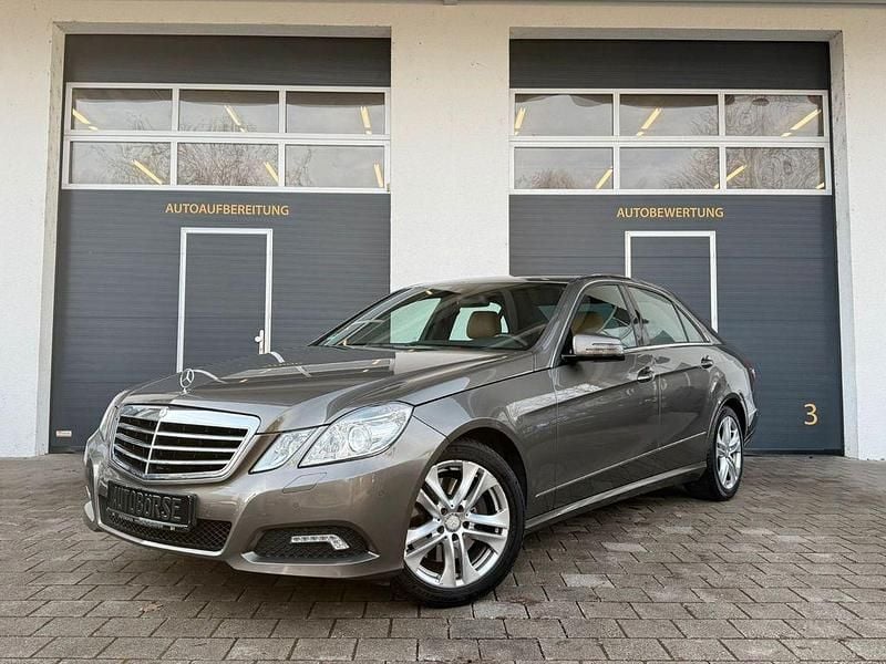 Grau Gebraucht 2009 Mercedes E250 Avantgarde Limousine | 9.900 € (Guter Preis) - Bild 1/4