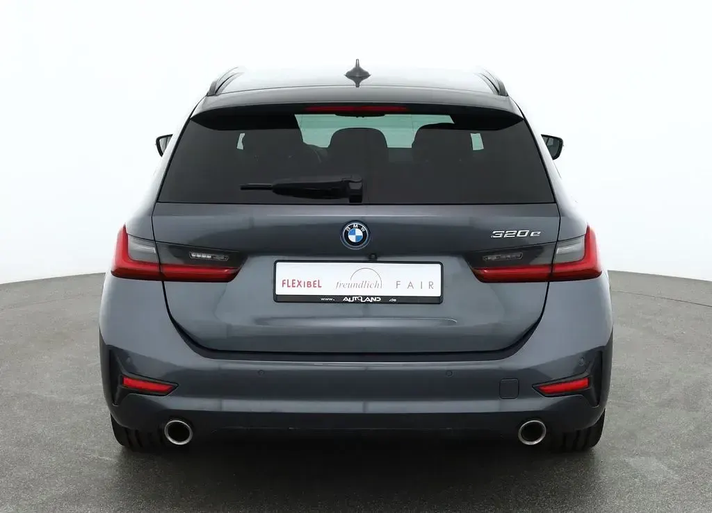 Gebraucht BMW 320e Sport Line 204 PS (150 kW) 2022 Grau Kombi