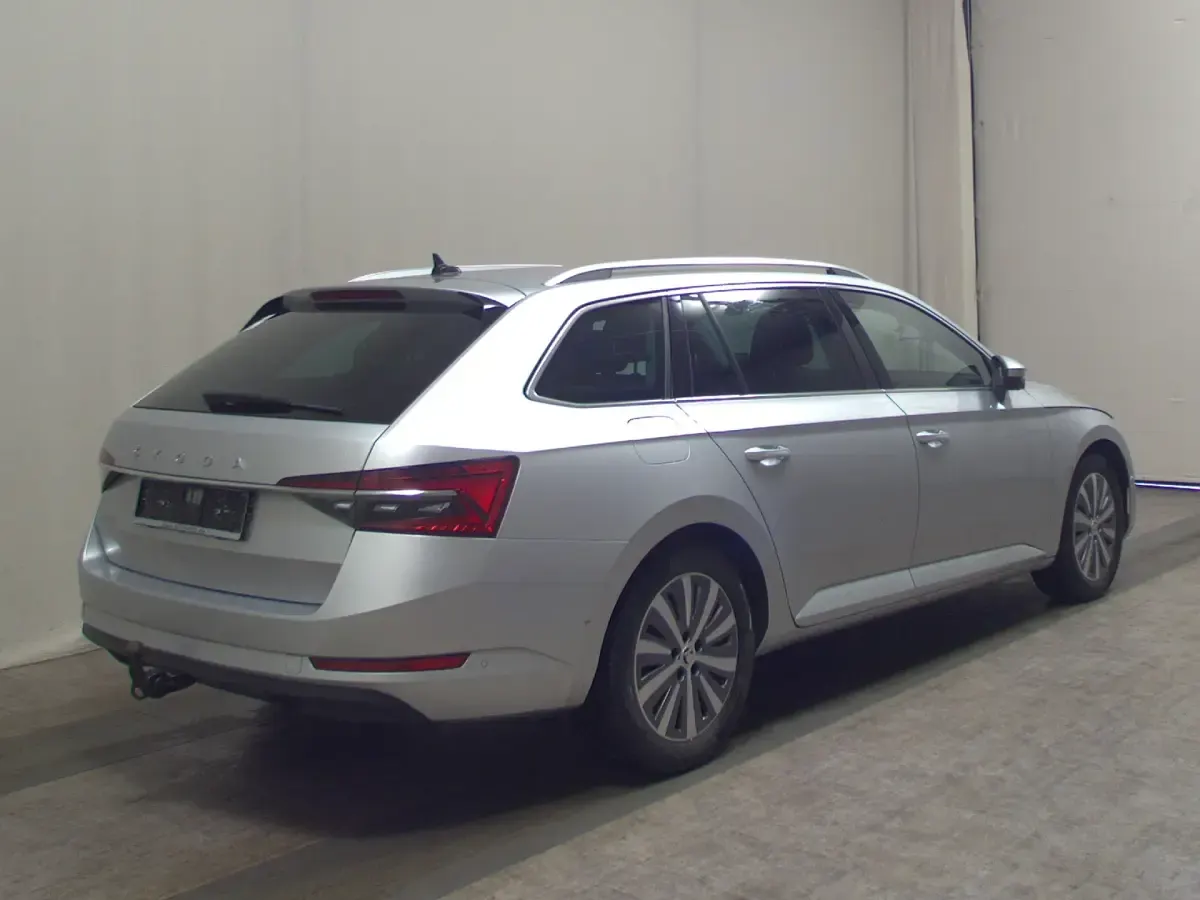 Gebraucht Skoda Superb Style 150 PS (110 kW) 2023 Silber Kombi