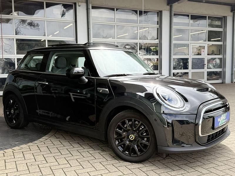 Gebraucht Mini Cooper SE Classic 135 kW (184 PS) 2023 Schwarz Kleinwagen