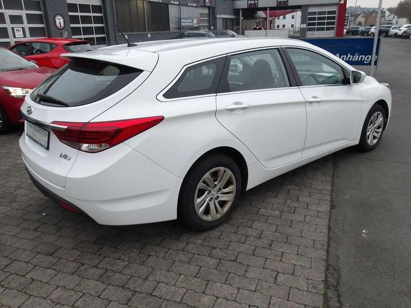 Gebraucht Hyundai i40 Classic 135 PS (99 kW) 2018 Weiß Kombi