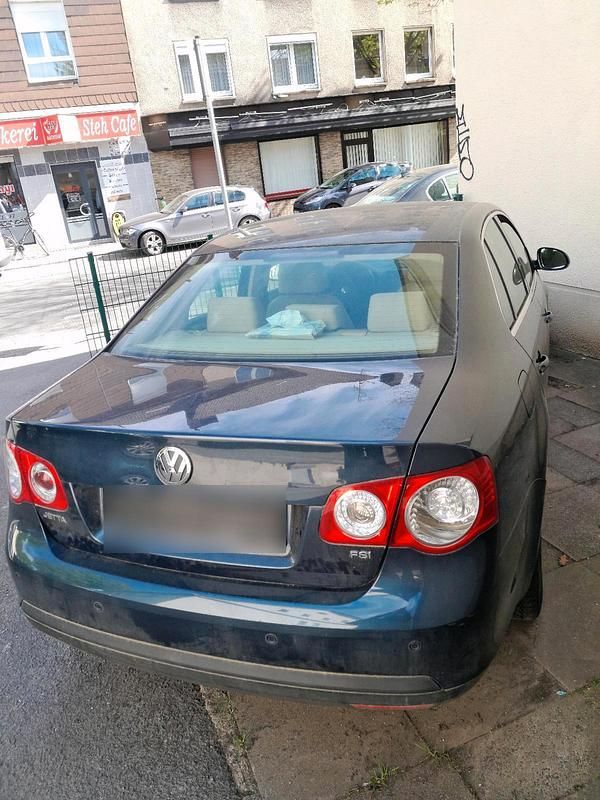 Second-hand VW Jetta 115 CP (84 kW) 2006 Albastru Berlinǎ