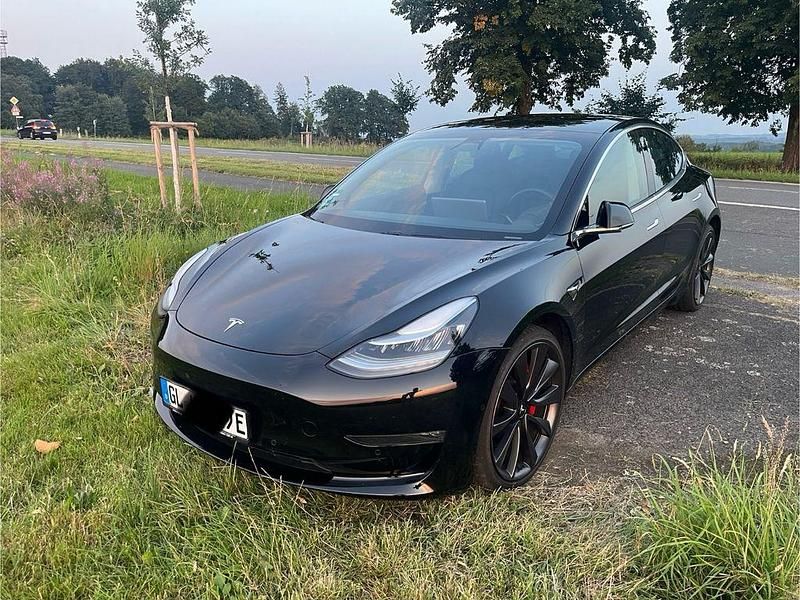 Schwarz Gebraucht 2020 Tesla Model 3 Limousine | 22.999 € (Guter Preis) - Bild 1/4