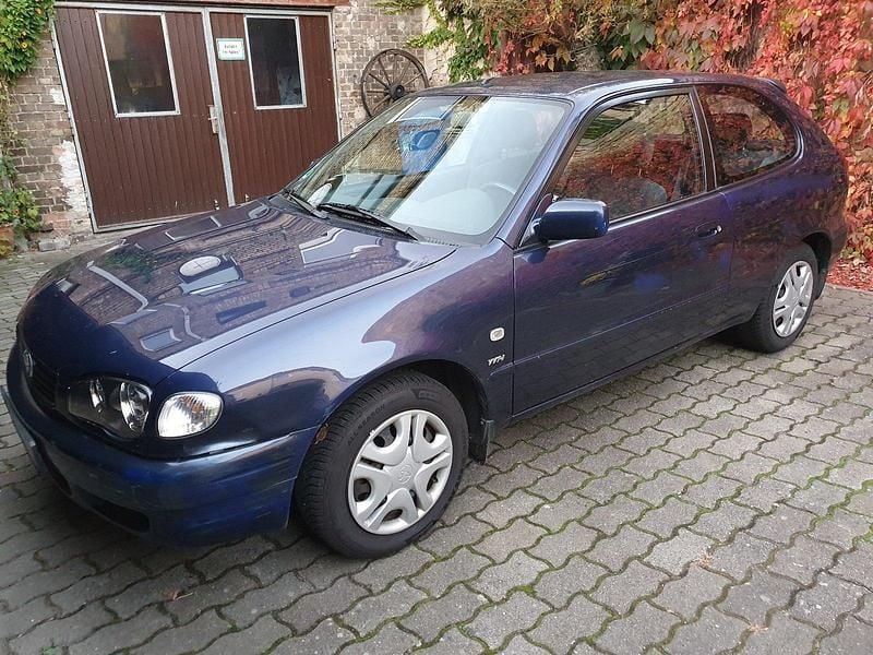 Blau Gebraucht 2001 Toyota Corolla Kleinwagen | 2.500 € - Bild 1/4