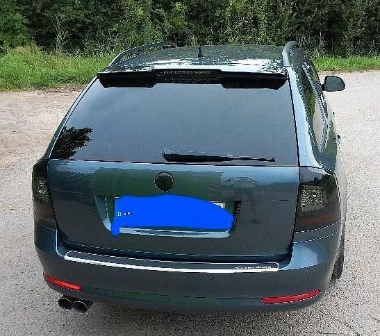 Grau Gebraucht 2010 Skoda Octavia Elegance Kombi | 5.555 € (Guter Preis) - Bild 1/4