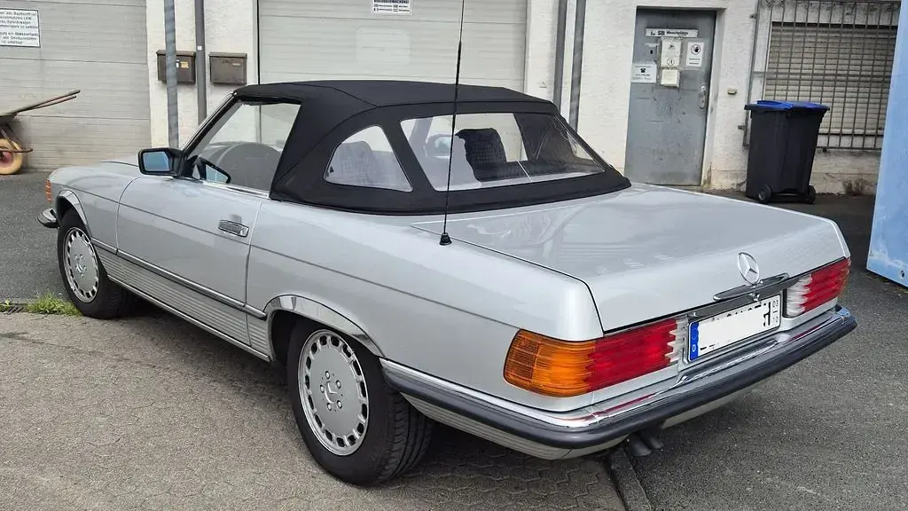 Gebraucht Mercedes SL300 188 PS (138 kW) 1987 Silber Cabrio