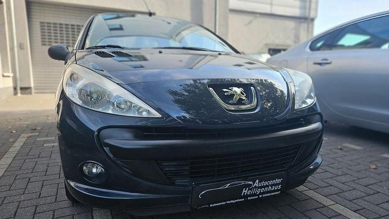 Grau Gebraucht 2011 Peugeot 206+ Kleinwagen | 3.980 € (Fairer Preis) - Bild 1/4