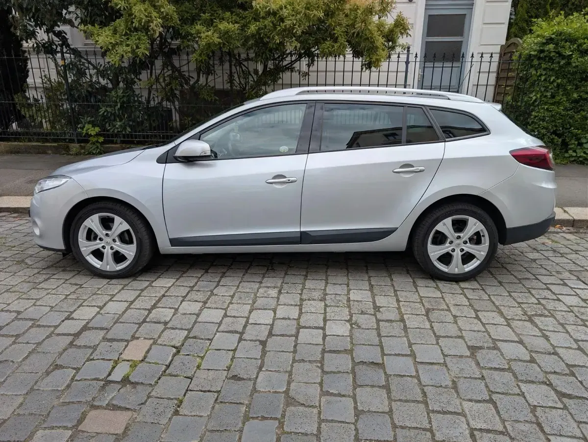 Usata Renault Mégane GrandTour Expression 131 CV (96 kW) 2011 Argento Station wagon