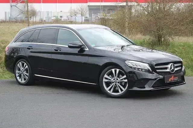 Gebraucht Mercedes C220 Avantgarde 194 PS (142 kW) 2019 Schwarz Limousine