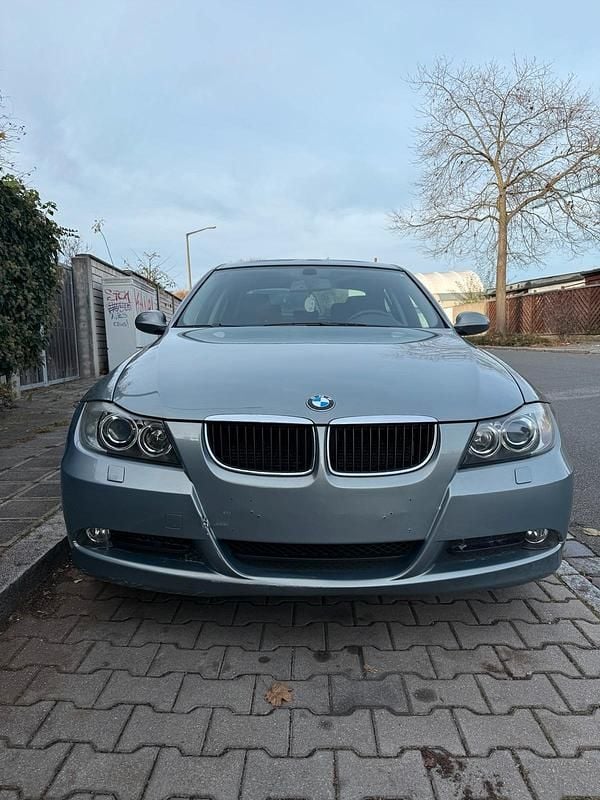 Gebraucht BMW 318 129 PS (94 kW) 2006 Silber Limousine