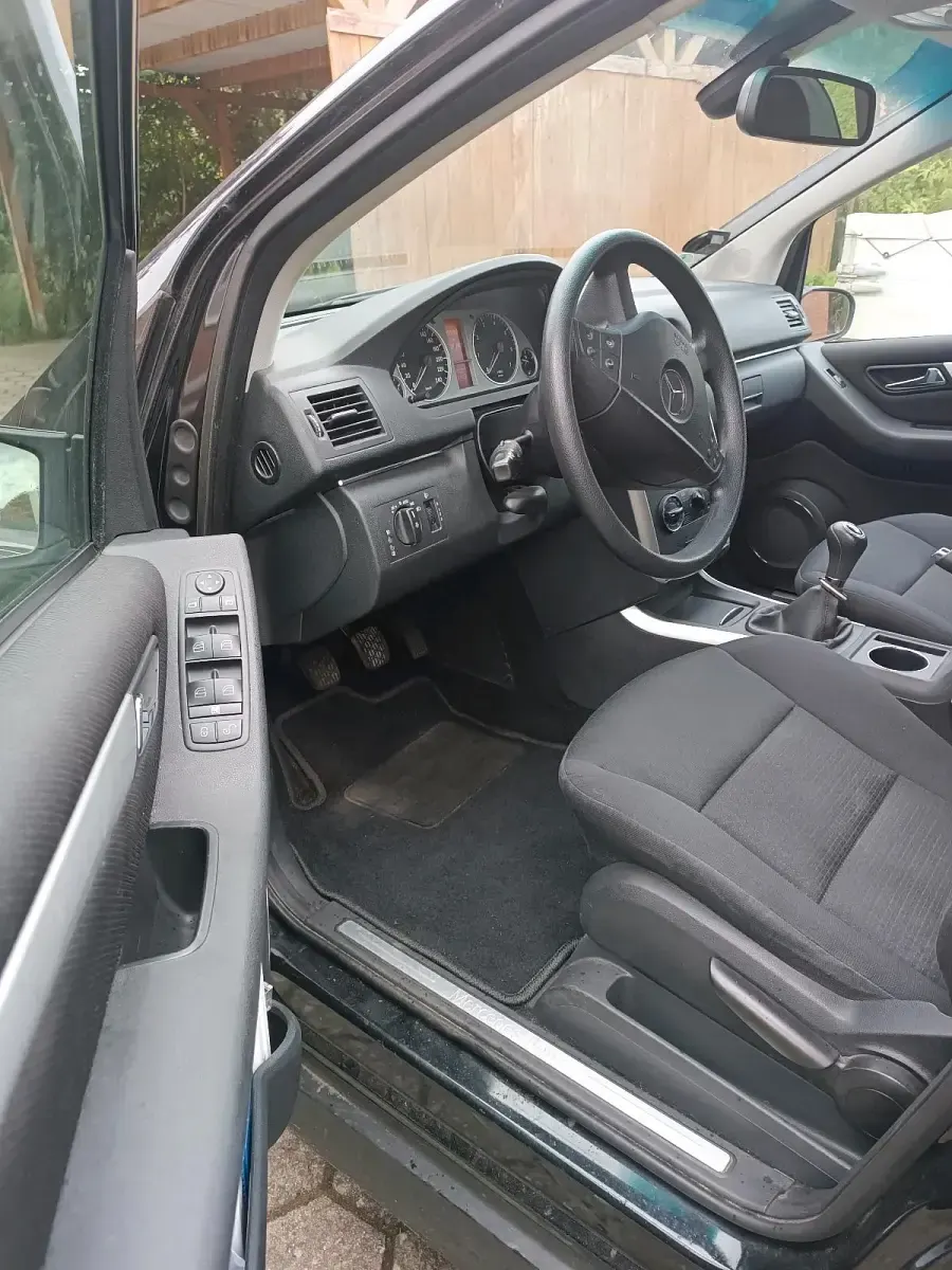 Gebraucht Mercedes B150 95 PS (69 kW) 2007 Schwarz Van / Kleinbus