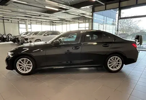 Gebraucht BMW 320 M Sport 190 PS (139 kW) 2025 Black sapphire metallic Limousine