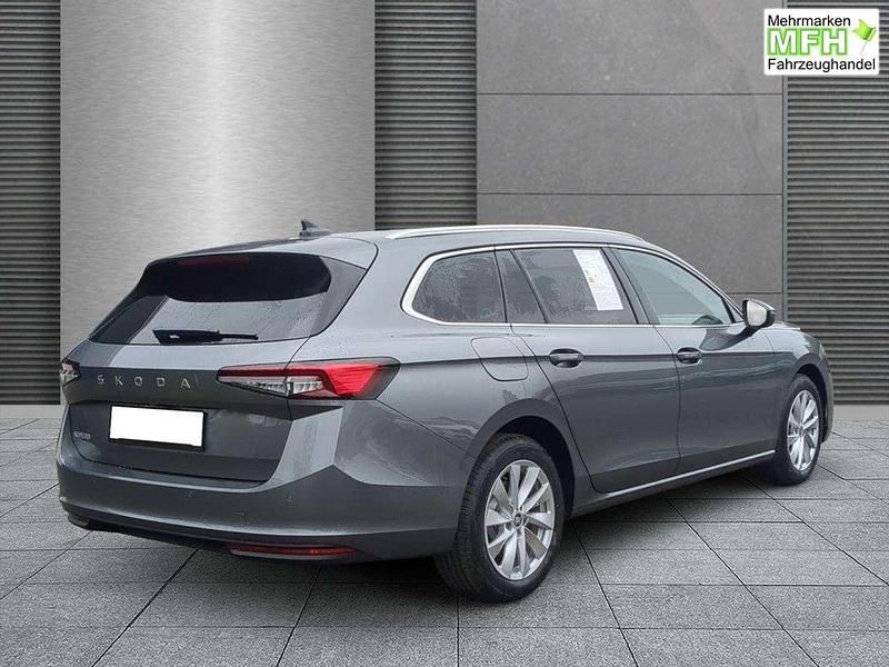 Neu Skoda Superb Selection 150 PS (110 kW) 2025 Graphitegrau Kombi