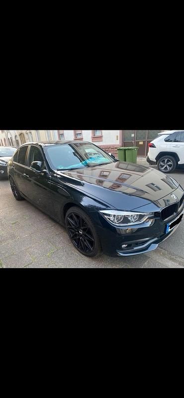 Schwarz Gebraucht 2018 BMW 320 Limousine | 19.330 € (Fairer Preis) - Bild 1/4