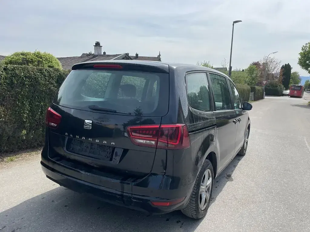 Usado Seat Alhambra Reference 150 HP (110 kW) 2016 Preto Monovolume