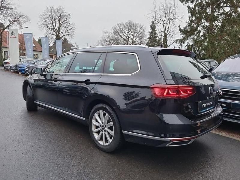 Gebraucht VW Passat Elegance 150 PS (110 kW) 2023 Deep black perleffekt Kombi