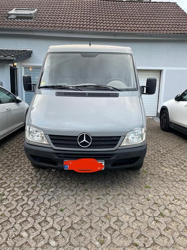 Grau Gebraucht 2004 Mercedes Sprinter Van | 5.800 € (Fairer Preis) - Bild 1/4