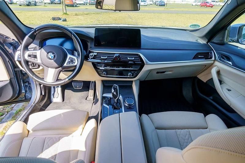 Gebraucht BMW 520 M Sport 190 PS (139 kW) 2023 Blau Limousine