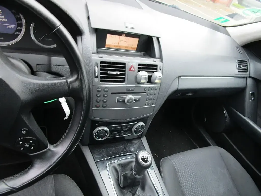 Gebraucht Mercedes C200 136 PS (100 kW) 2011 Silber Limousine
