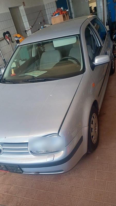 Silber Gebraucht 1999 VW Golf IV Kleinwagen | 750 € (Superpreis) - Bild 1/3