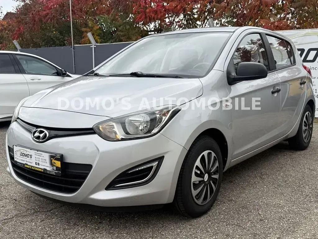 Gebraucht Hyundai i20 Classic 86 PS (63 kW) 2014 Silber Kleinwagen