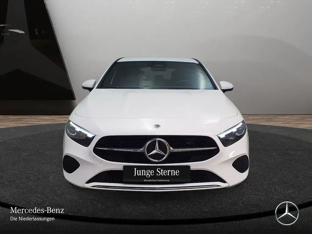 Gebraucht Mercedes A250 Progressive 163 PS (119 kW) 2025 Weiß Limousine