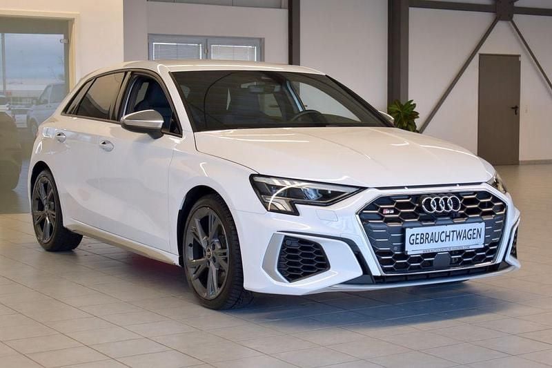 Weiß Gebraucht 2023 Audi S3 Sport Limousine | 34.999 € (Guter Preis) - Bild 1/4