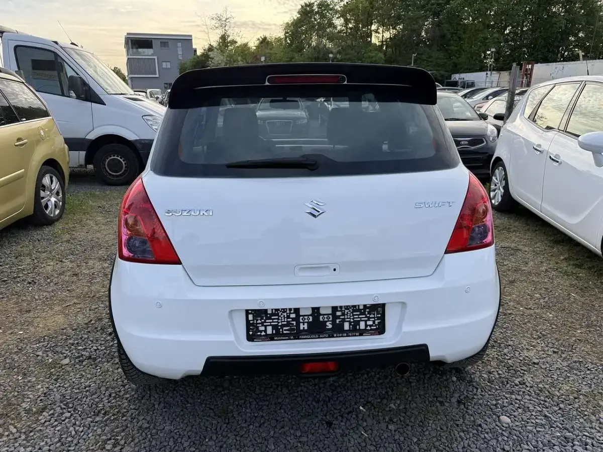 Gebraucht Suzuki Swift 92 PS (67 kW) 2008 Weiß Kleinwagen