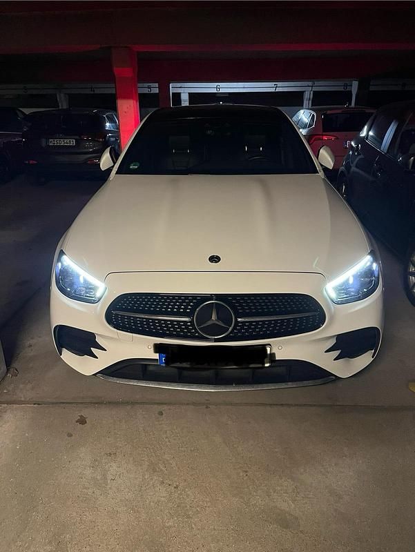 Weiß Gebraucht 2022 Mercedes E400 Limousine | 44.200 € (Superpreis) - Bild 1/4