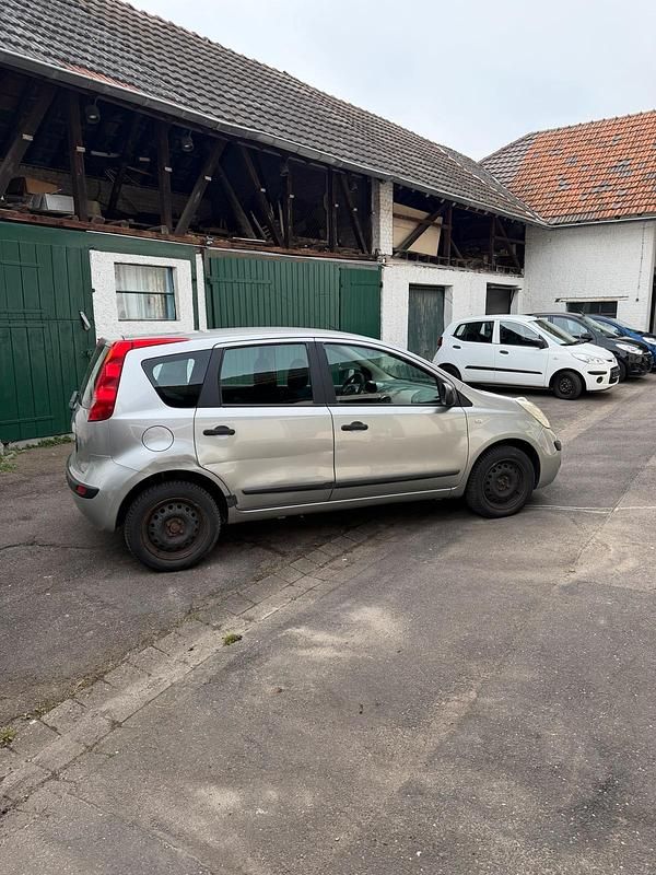 Usata Nissan Note 88 CV (64 kW) 2007 Argento Utilitaria