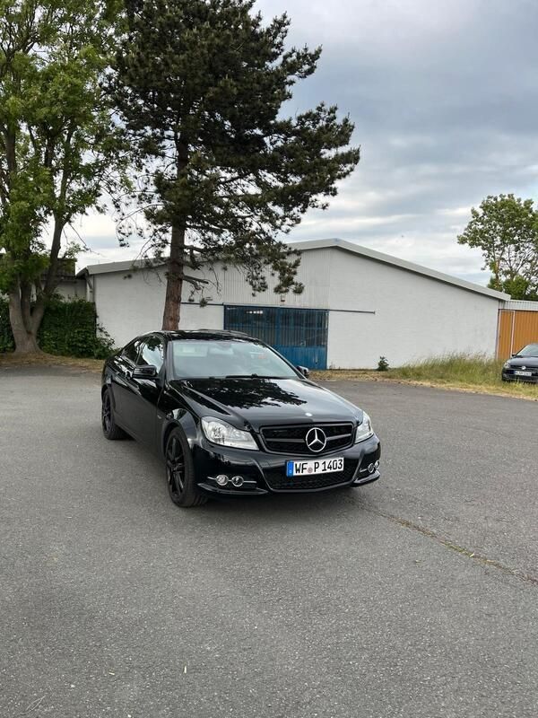 Schwarz Gebraucht 2012 Mercedes C350 Coupé | 13.750 € (Fairer Preis) - Bild 1/4